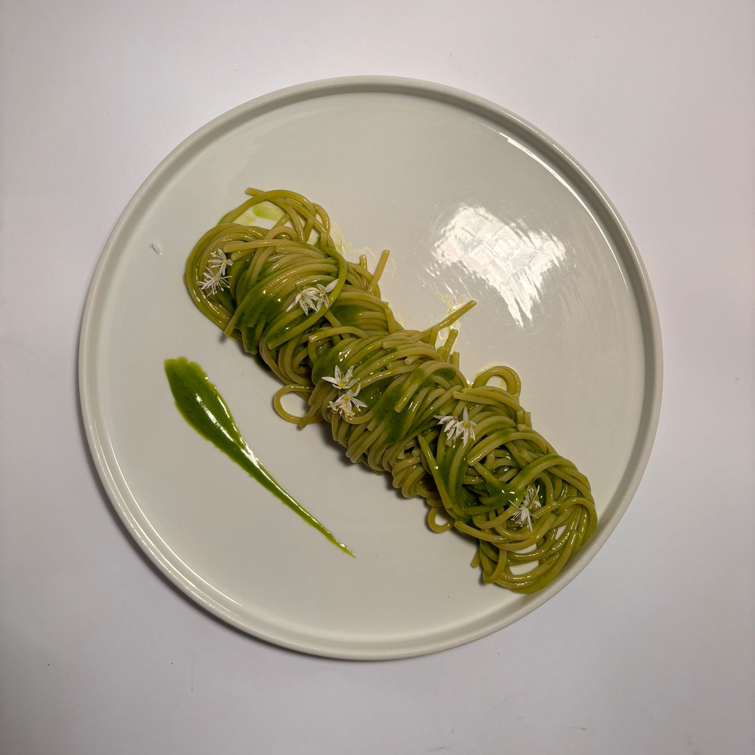 Spaghetto del pastificio Bossolasco all'aglio orsino, olio e peperoncino