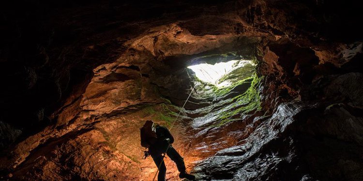 Andrea Gobetti in grotta